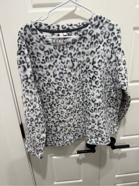 Cozy Gray & White Leopard Print Fleece Pajama set
